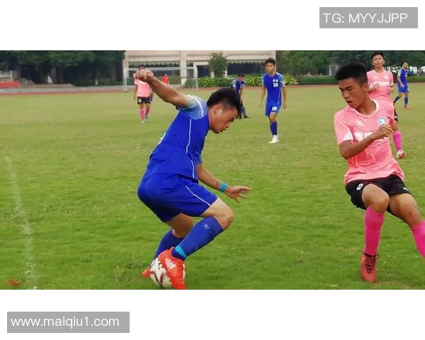 时尚运动风潮来袭长袖足球服助你轻松应对场上挑战